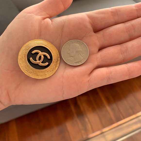 💯 Authentic CHANEL VT CC Round Earrings - Picture 4 of 4